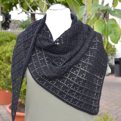 Dreieckstuch " LANZAROTE " gestricktes aus Merino , Kaschmir , Baumwolle , Paillettes von Feinestrick