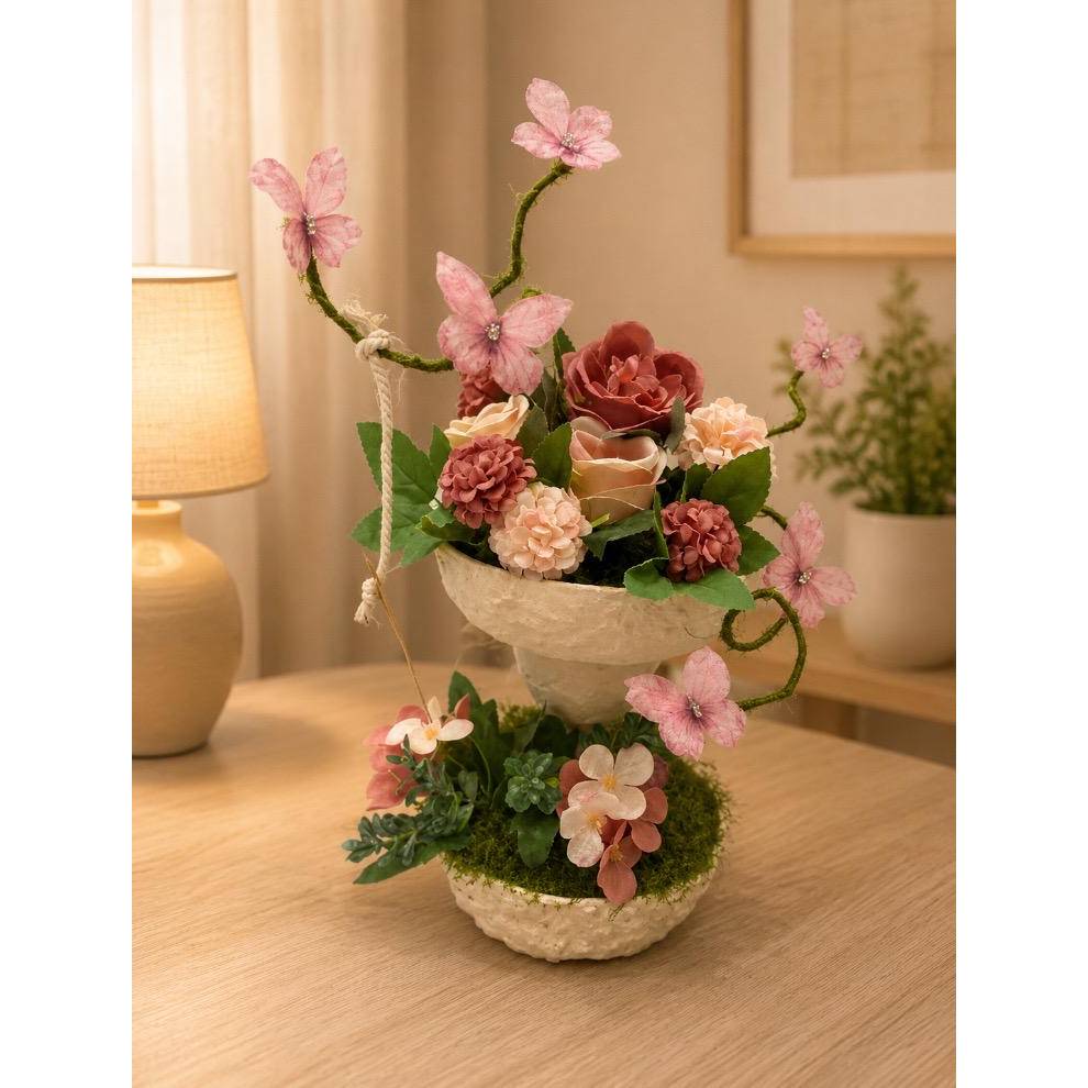 Blumenarrangement mit Schmetterlingen | Handgefertigte Tischdeko | Rosen & Hortensien in Rosé