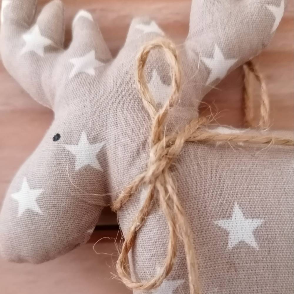 Elche aus Stoff im 3er Set in Beige und Braun für die Weihnachtsdeko zum Hängen, Weihnachtsbaumanhänger