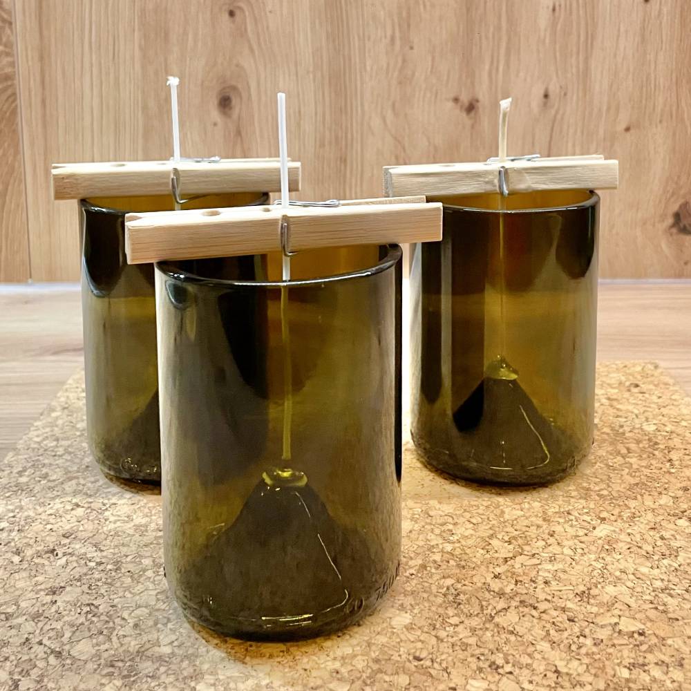 Glas aus einer alten Weinflasche, upcycling, als Trinkglas, Vase oder Kerze