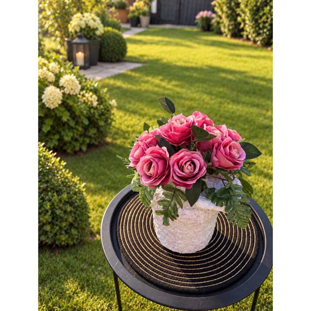 Handgemachte Rosen-Dekoration in Pink, Blumengestäck