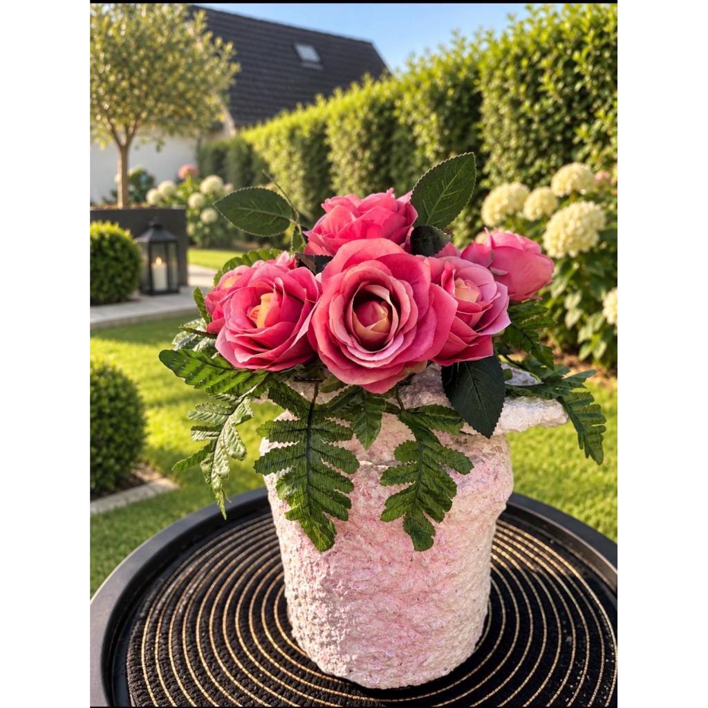 Handgemachte Rosen-Dekoration in Pink, Blumengestäck