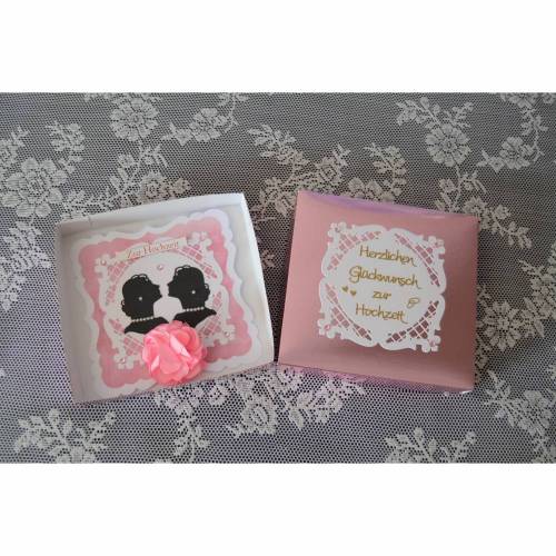 Geschenkbox mit Karte zur Hochzeit für zwei Frauen