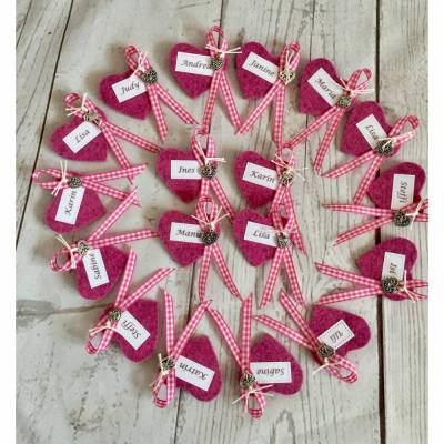 Anstecker-Namensschild-Gästebrosche-Platzkarte-Gastgeschenk-Hochzeit, Herz, Filz, Wunschbeschriftung