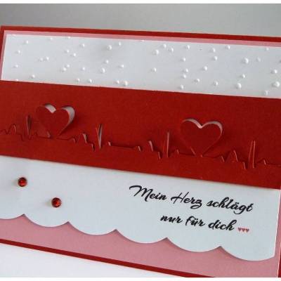 Karte zum Valentinstag mit Herzschlagkurve