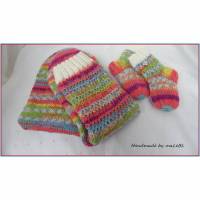 Handgestrickte Mama-Baby-Wollsocken – Bunte Socken als Geschenk zur Geburt