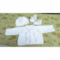 Handgestricktes Taufset aus Baumwolle – Jacke, Mütze & Schuhe in Weiß für Babys