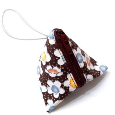 Schnullertasche, Pyramidentasche geblümt