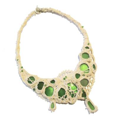 zierliches Collier "Meerglas im Eis"