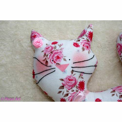 Zauberhaftes Kätzchen  - Röschen-Stoff