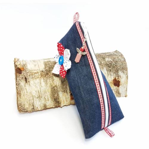 Upcyclingmäppchen aus Jeans Federmäppchen Schlampermäppchen Kosmetiktasche Etui mit Stoffblume und Schutzengel