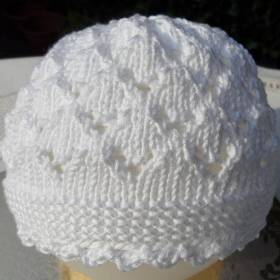 Taufmütze aus Baumwolle, Babymütze in Weiß, handgestrickt, verschiedene Größen