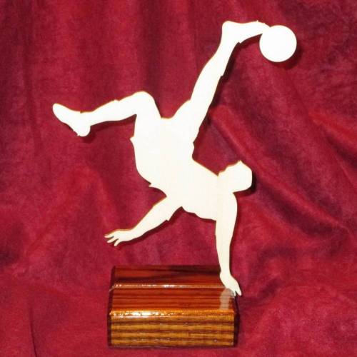 Holz-Pokal Fußball Fallrückzieher