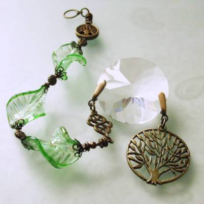 Sonnenfänger Ginkgo mit großem Regenbogen Kristall, grünen Kristallperlen und Bronze Längenauswahl SF