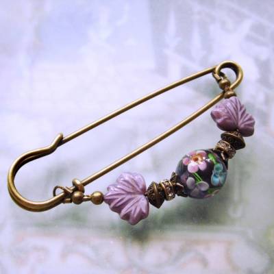 Schalnadel Lavendel mit Blütenperle und lila Ahorn N-7-AB-7