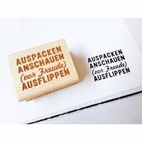 Stempel "Auspacken, anschauen (vor Freude) ausflippen." für Geschenke, Verpackungen, Kundengeschenke