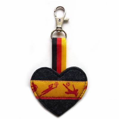 Taschenbaumler Herz-Anhänger Schlüsselanhänger Taschenanhänger "Fußball" Deutschland aus Filz mit Karabiner schwarzrotgold Geschenk Sport