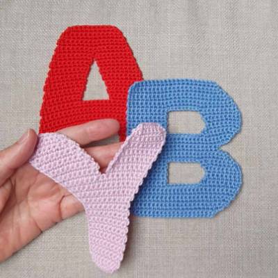 gehäkelter XXL Buchstaben 13 cm hoch in Wunschfarbe,  Applikation Alphabet zum Aufnähen