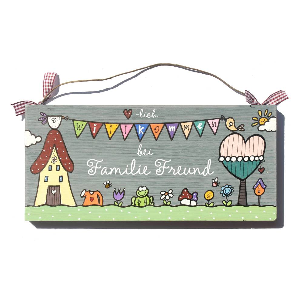 Personalisiertes Türschild aus Holz für Familien – Wetterfestes Familienschild mit Name, individuelles Willkommensschild mit Wimpelkette, buntes Haustürschild für den Eingang, persönliches Familiengeschenk Bild 1