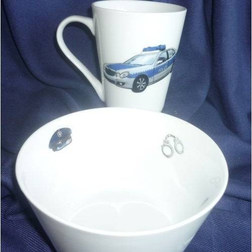 Tasse und Müslischale mit Polizeiauto