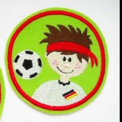 Bügelbild Aufnäher Applikation Fußballer gestickt.
