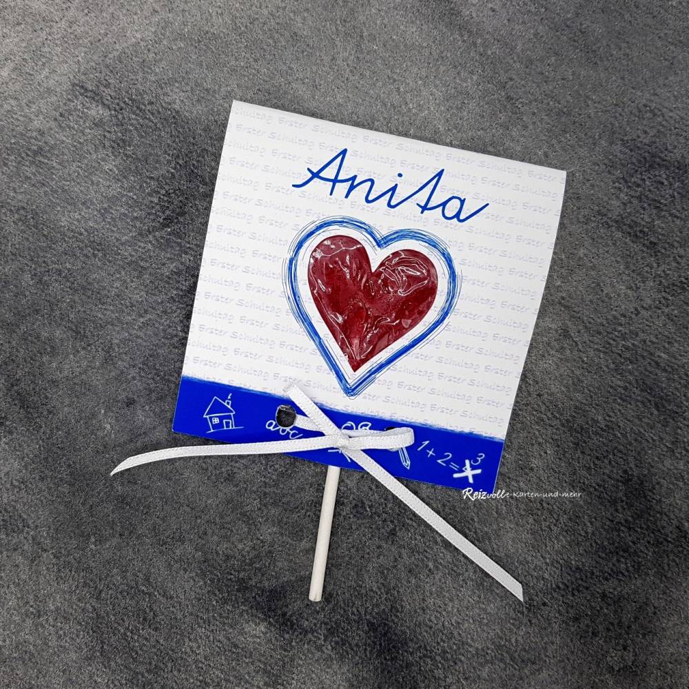 Tischkarte / Gastgeschenk Einschulung Herz-Lolli mit Namen in blau Bild 2