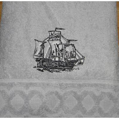 Segelschiff auf Duschtuch, gestickt, personalisiert inkl. Wunschname, Baumwollhandtuch, maritim, individuell, von Dieda