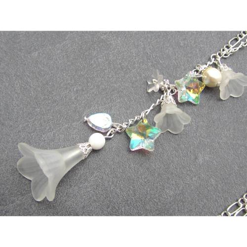 Y-Kette "Glockenblumen und Glitzersterne"  56cm lang rundum plus 9cm Anhänger - Halskette mit weißen Blüten und irisierenden Glassternen