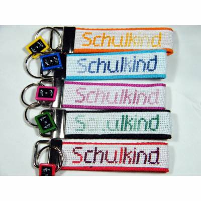 Schlüsselanhänger handgestickt "Schulkind"