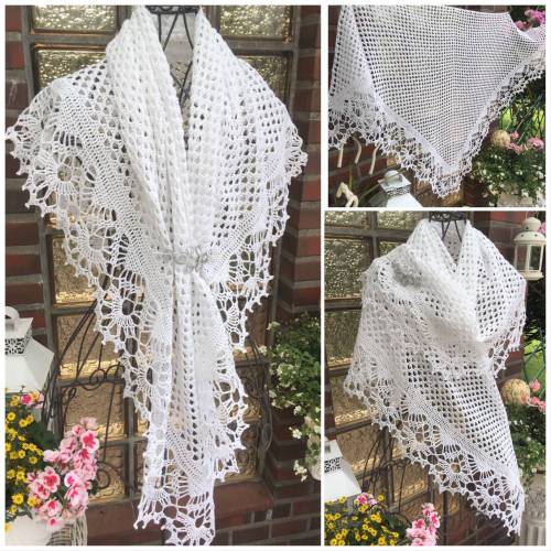 Lacetuch *VERONA* gehäkeltes Schultertuch / Dreieckstuch in schneeweiß