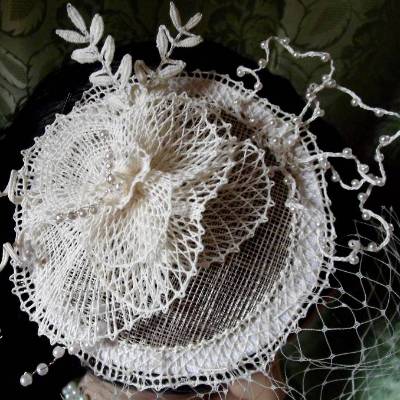 Haarschmuck Fascinator Ivory Hochzeit geklöppelt Handarbeit Brautschmuck