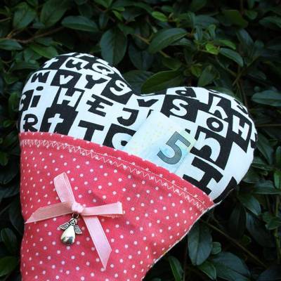 Geldgeschenk Herz rosa zur Einschulung mit Schutzengel