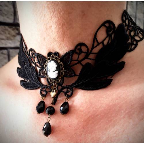 Kette ,Colliere, Kropfband im Vintage-Stil, Gothik, schwarz-weiss
