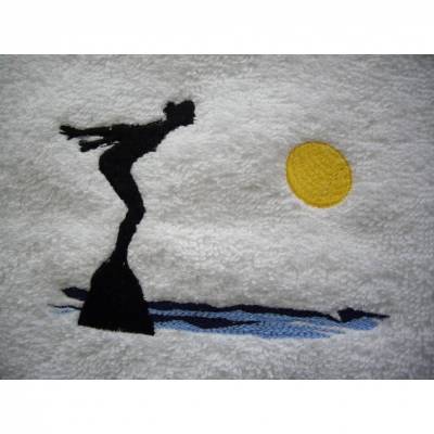 Gästehandtuch bestickt mit 'Sprung ins Wasser' – romantisches Motiv, reine Baumwolle, 30cm x 50cm