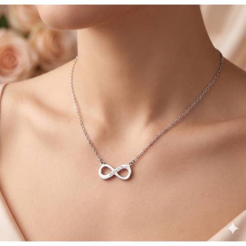 Edelstahlkette mit Infinity-Anhänger und Strass – filigrane Halskette für Damen