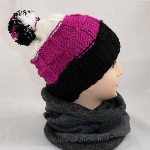 Mütze, schwarz, weiß, pink mit Bommel