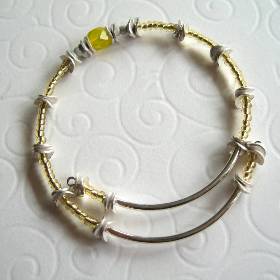 Armreif Memory Wire gelbe Perle Zwischenteile versilbert