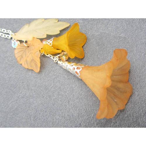 Y-Kette HERBSTTROMPETEN silberfarbig 51cm lang rundum plus 9cm Anhänger - Halskette mit Lucite-Blüten und Blättern in apricot und orange