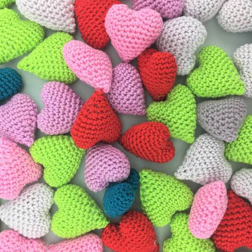 Häkelherz, handgemacht, gehäkelt, Herz, Wolle, 3D Optik, gefüllt, Füllwatte, rot, grün, blau, rosa, pink, Anhänger, Deko, Zubehör, Amigurumi
