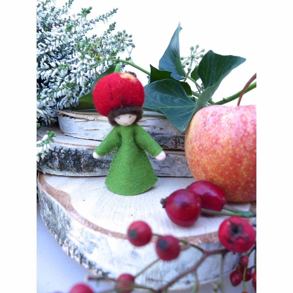 Blumenkind Apfel, Jahreszeitentisch Sommer-Herbst, Filzpüppchen Bild 1