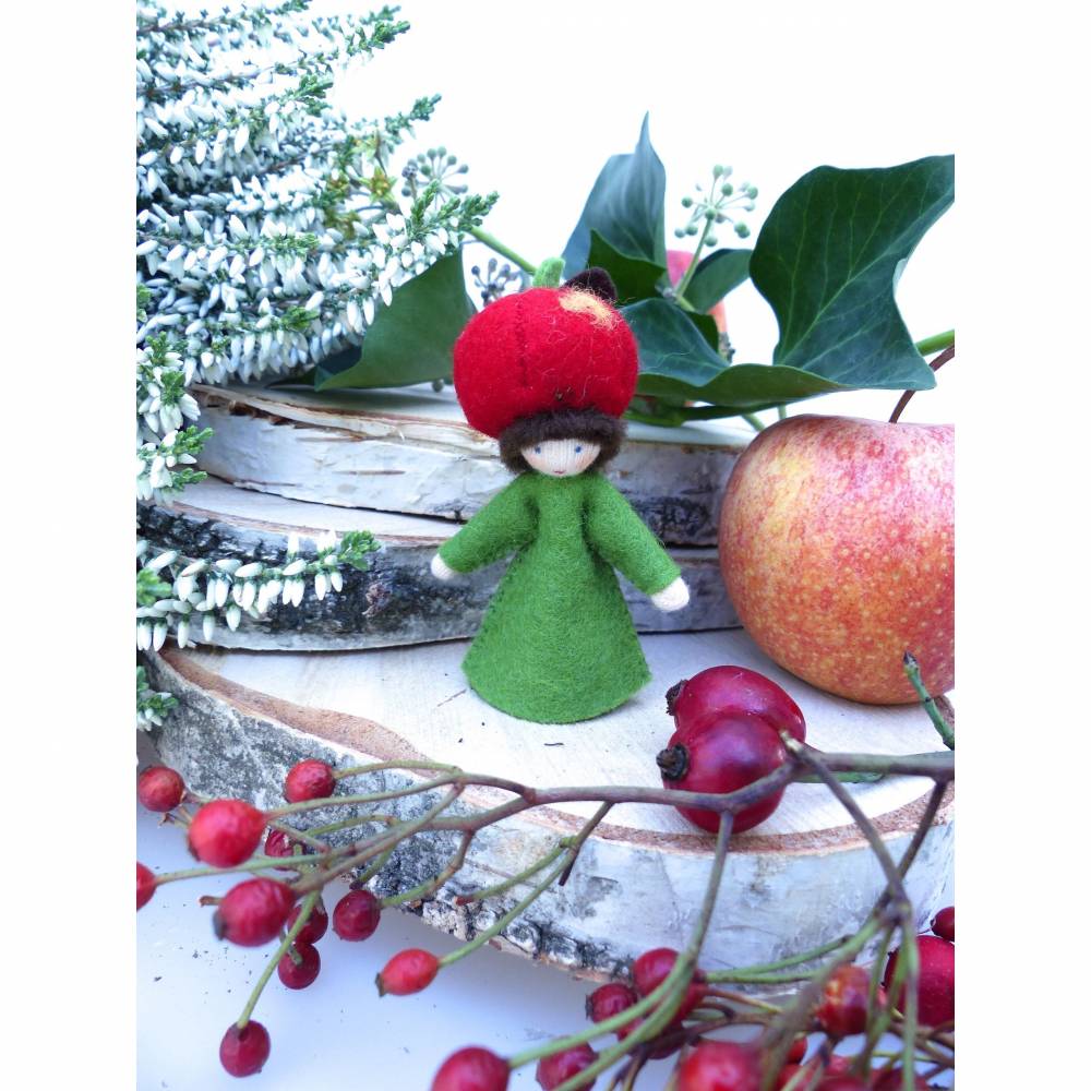 Blumenkind Apfel, Jahreszeitentisch Sommer-Herbst, Filzpüppchen Bild 2