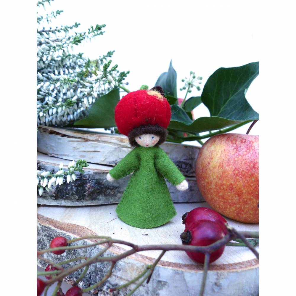 Blumenkind Apfel, Jahreszeitentisch Sommer-Herbst, Filzpüppchen Bild 3
