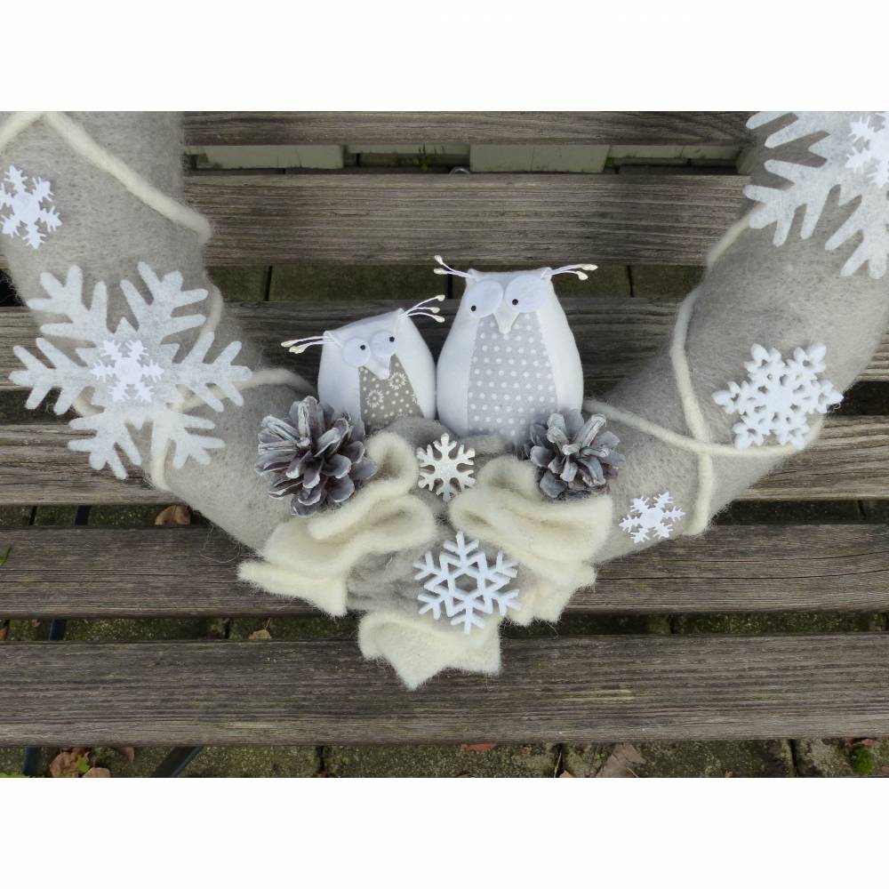 Winterkranz, Winter-Türkranz aus Filz, Deko-Kranz, Adventskranz mit Stoff-Eulen Bild 2