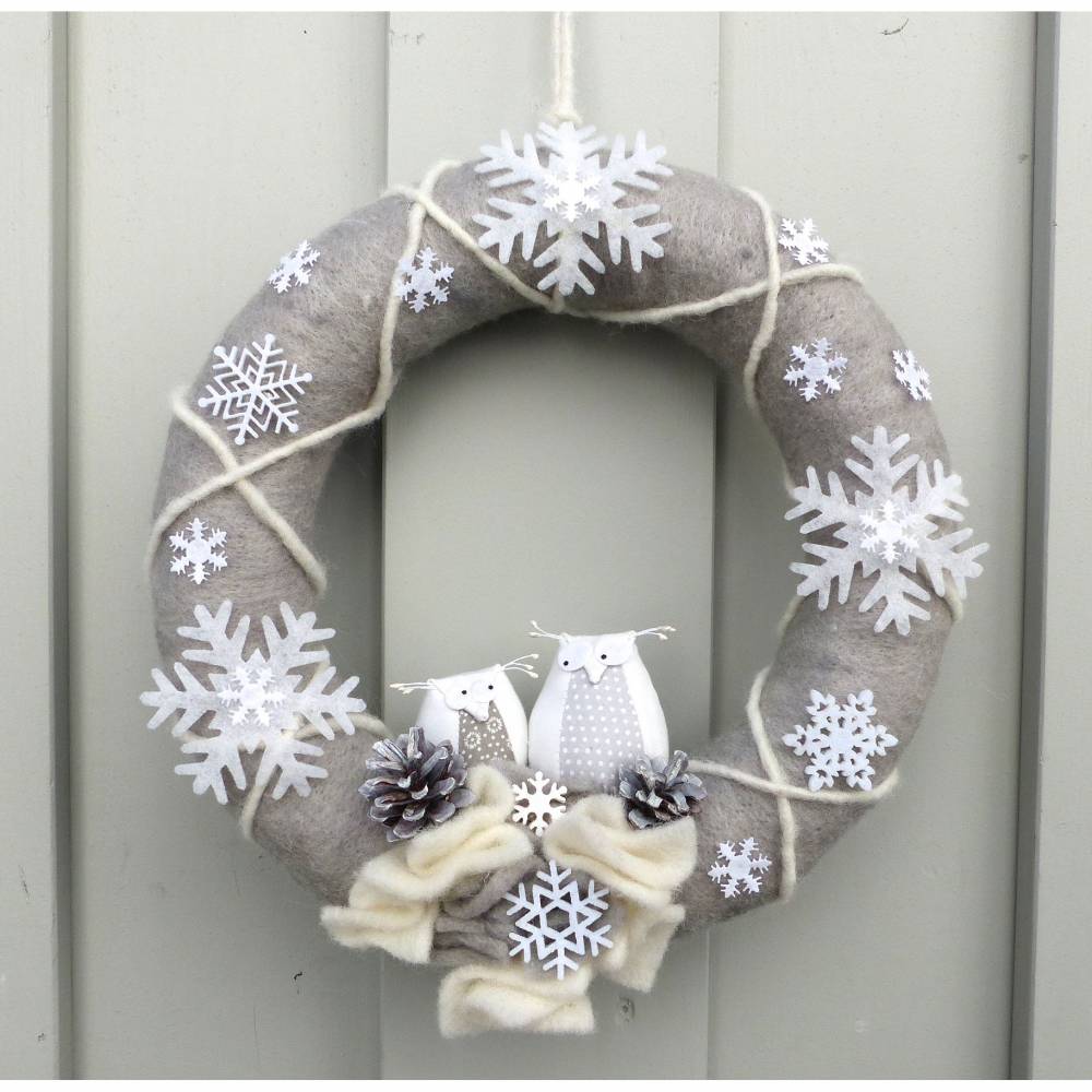 Winterkranz, Winter-Türkranz aus Filz, Deko-Kranz, Adventskranz mit Stoff-Eulen Bild 7