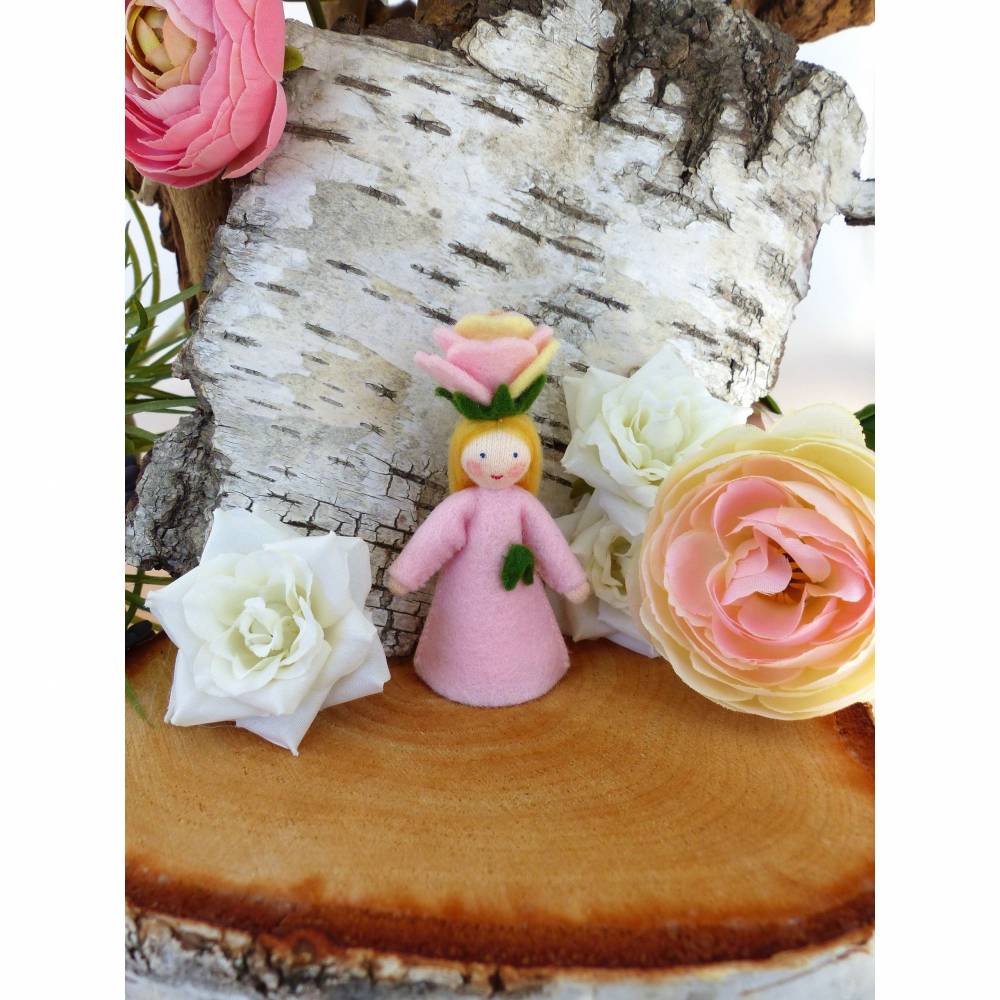 Blumenkind Rose, Jahreszeitentisch Sommer, Filzpüppchen Bild 3