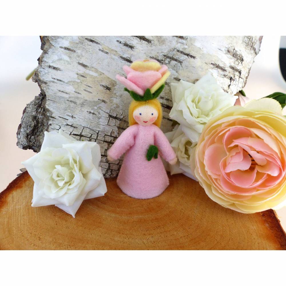 Blumenkind Rose, Jahreszeitentisch Sommer, Filzpüppchen Bild 4