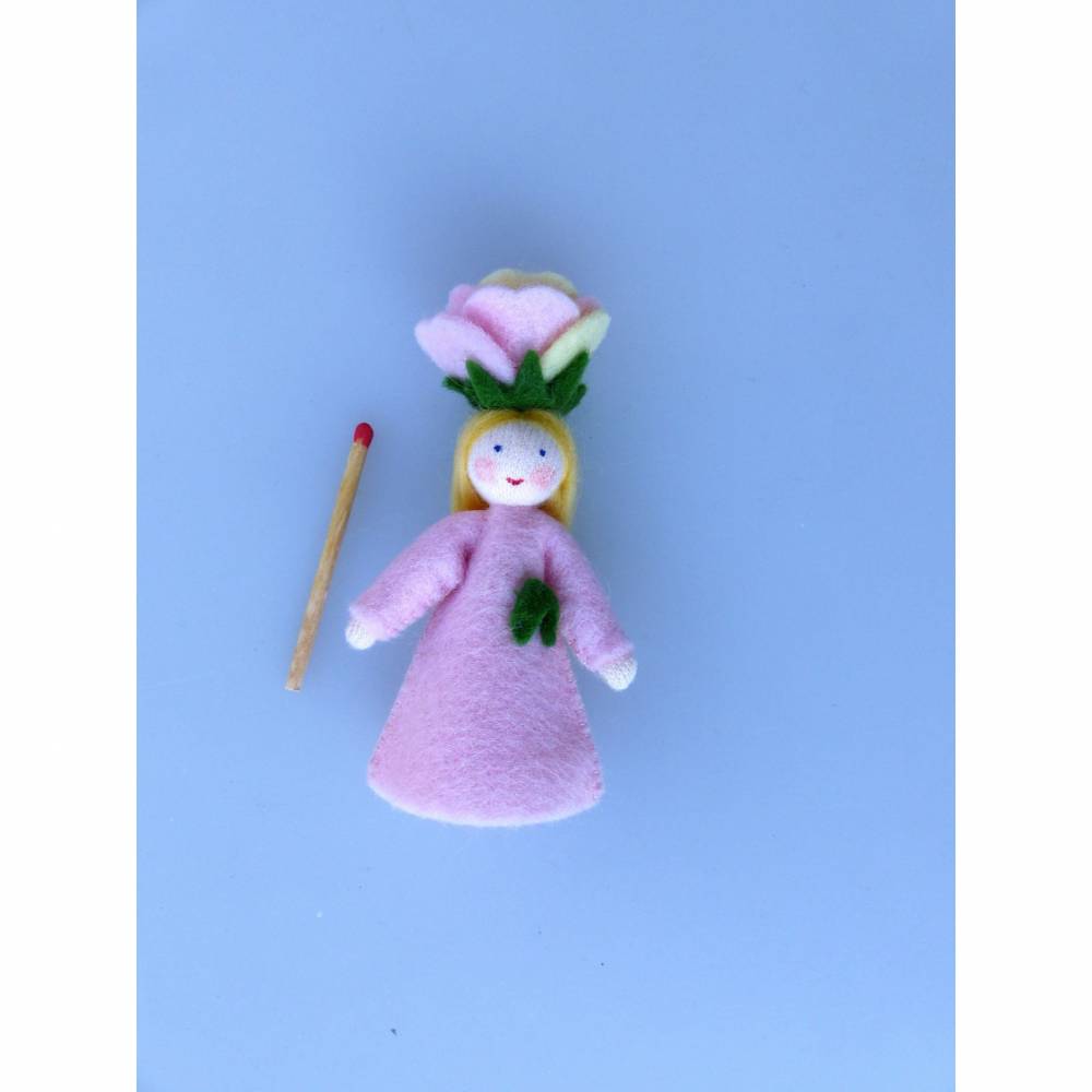 Blumenkind Rose, Jahreszeitentisch Sommer, Filzpüppchen Bild 6