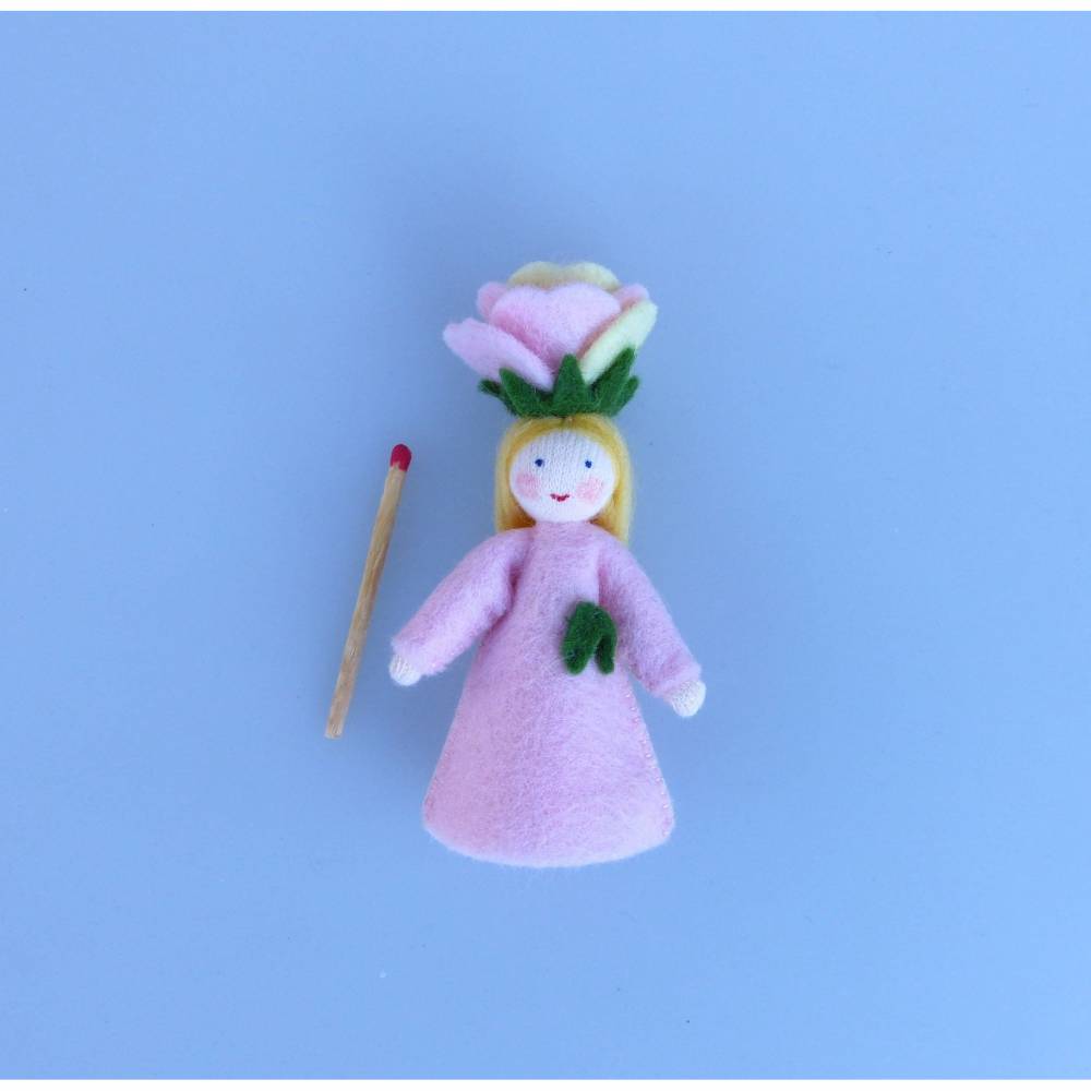 Blumenkind Rose, Jahreszeitentisch Sommer, Filzpüppchen Bild 7