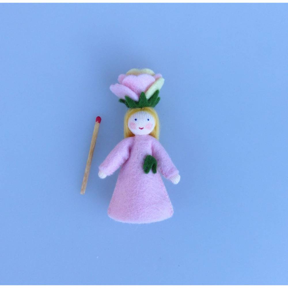 Blumenkind Rose, Jahreszeitentisch Sommer, Filzpüppchen Bild 8