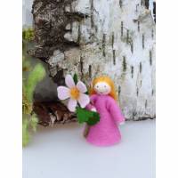 Blumenkind Heckenrose, Jahreszeitentisch Sommer, Filzpüppchen, Jahreszeiten Deko Figur